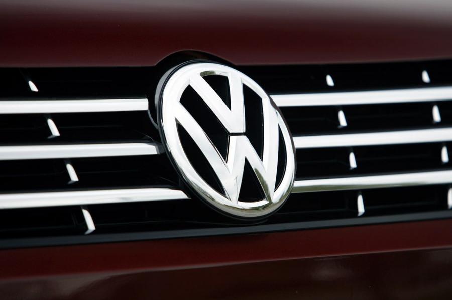 Volkswagen Passat 2011 года  (US) (фото 76 из 111)